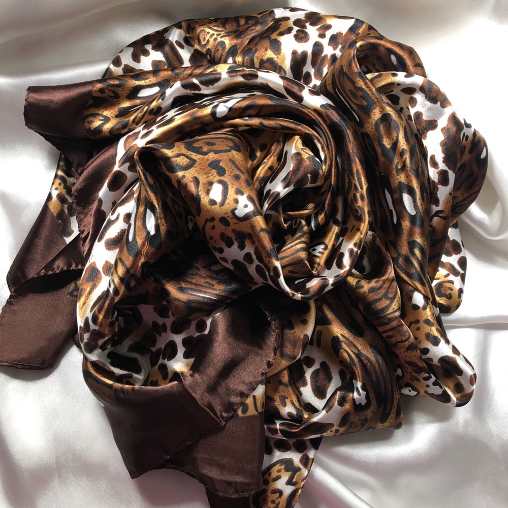 🐾Large 68” Silk Abstract Animal Scarf🐾